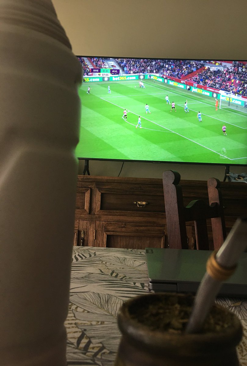 maxpowerhp's tweet photo. Si algún día me falta la Premier, abrazame fuerte hasta que vuelva. Mates y Premier. #ModoPremier https://t.co/tFeThvwkvA