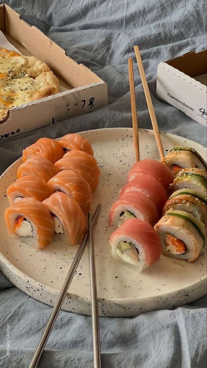 amih_im's tweet photo. i want 🍣 https://t.co/prY2Minm4L