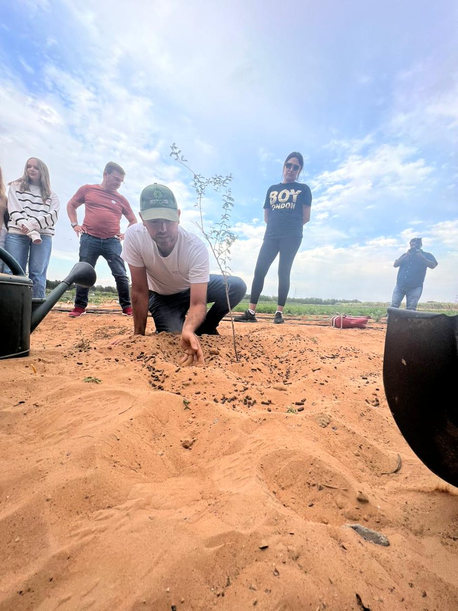 ypomena's tweet photo. What better way to celebrate #EarthDay than attending a family event at BIOFARM promoting #sustainability and #healthy living? #YPOUAE members had a fantastic time planting their own YPO UAE Ghaf tree.
Let's keep the momentum going and make every day Earth Day! 🌍💚 https://t.co/1WW8EXC816