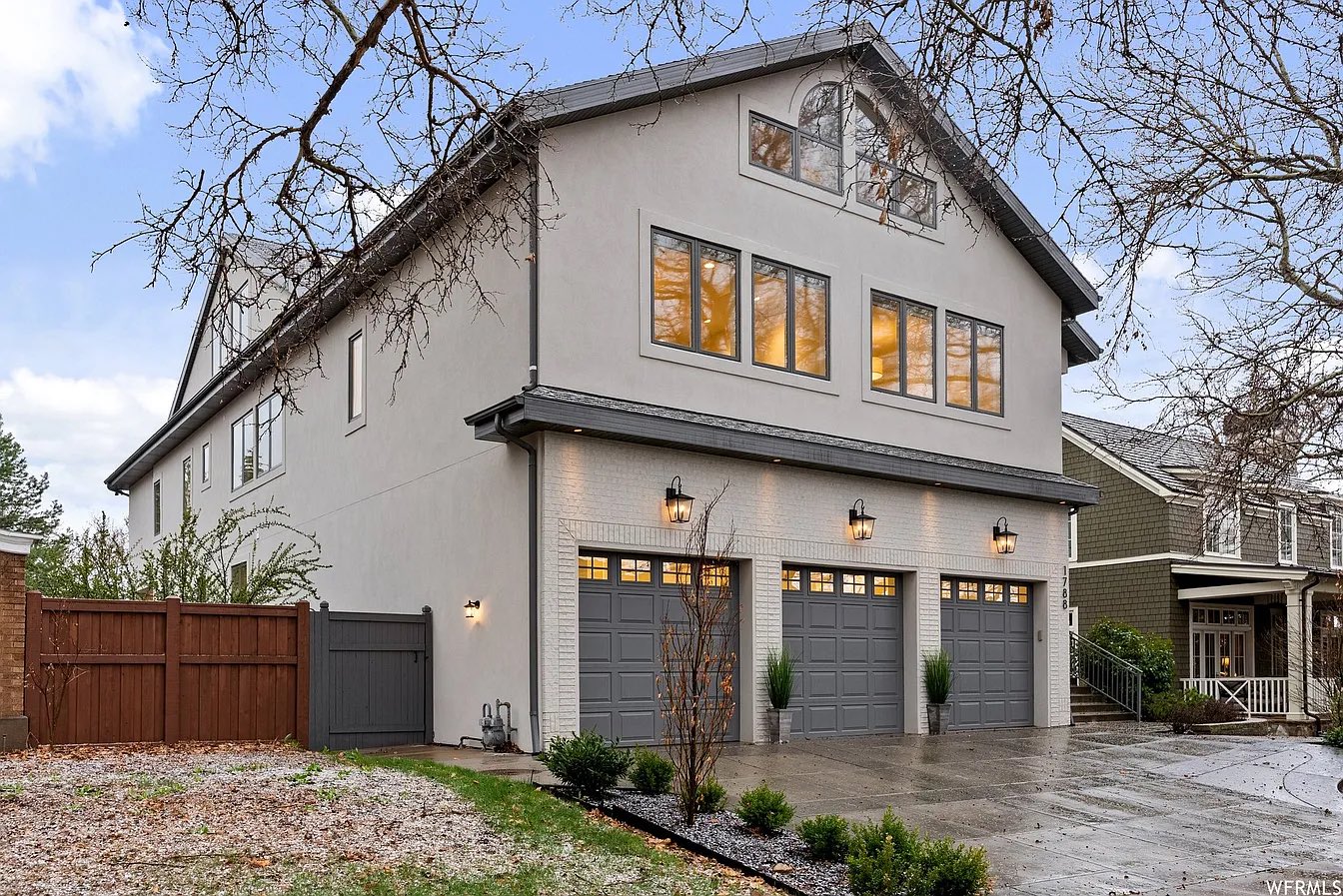 Taylor W Anderson على X: “The iconic Garage Mahal is for sale in