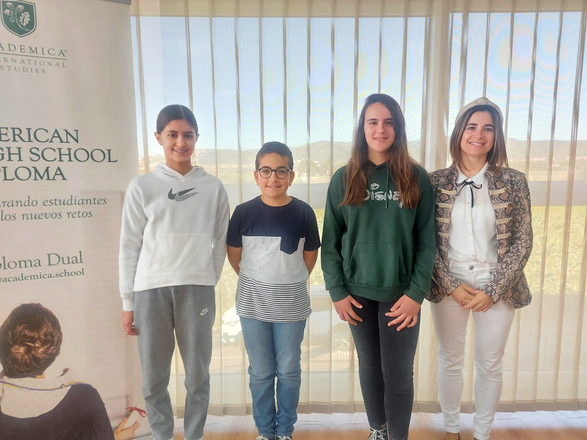 ColegiosISP's tweet photo. Desde @GVAeducacio se han otorgado los premios extraordinarios al rendimiento académico de Educación Primaria correspondientes al curso 21/22. En esta ocasión los alumnos que han obtenido este reconocimiento son Gerard Salom, Silvia Talavera y Leire Torres. ¡Enhorabuena! https://t.co/Wz305ltGSF