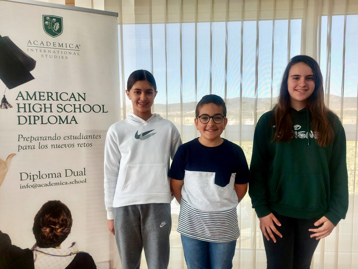 ColegiosISP's tweet photo. Desde @GVAeducacio se han otorgado los premios extraordinarios al rendimiento académico de Educación Primaria correspondientes al curso 21/22. En esta ocasión los alumnos que han obtenido este reconocimiento son Gerard Salom, Silvia Talavera y Leire Torres. ¡Enhorabuena! https://t.co/Wz305ltGSF
