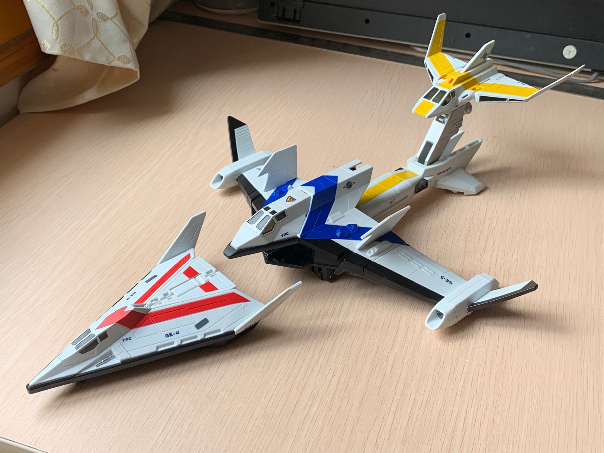 中国バンダイ ウルトラマンダイナ メカニック 飛行機 ガッツ