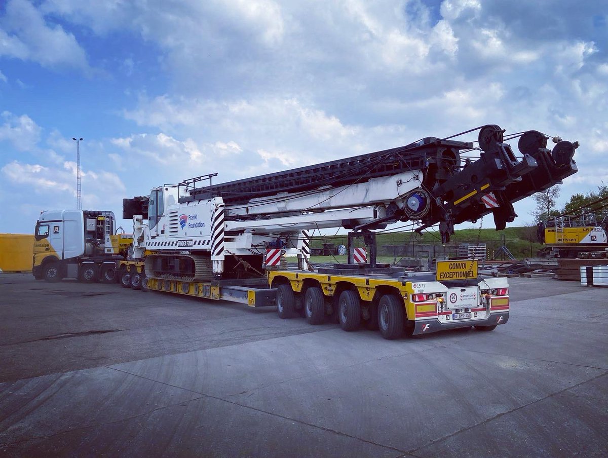 BelgoPilotsBE's tweet photo. Wide, long, high and heavy, it all came along. 🤩
We ended the week with a satellite dish of €8,000,000. 🤑

🇳🇱🇧🇪🇱🇺🇫🇷🇩🇪

#uitzonderlijkvervoer #convoiexceptionnel #exceptionaltransport #abnormalload #schwertransport

✉️ pilots@belgopilots.be
🌐 https://t.co/xTDY7FIZud https://t.co/2fw29wzkL3