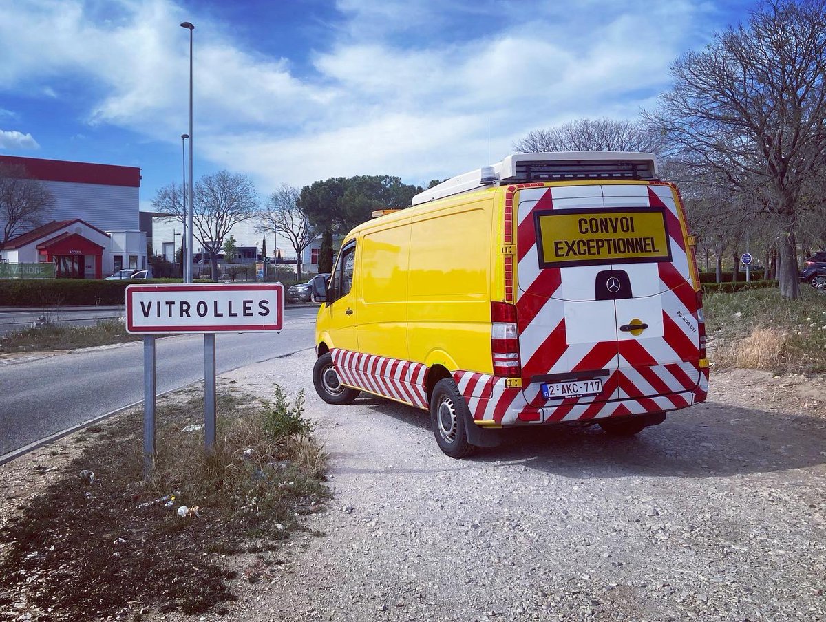 BelgoPilotsBE's tweet photo. Wide, long, high and heavy, it all came along. 🤩
We ended the week with a satellite dish of €8,000,000. 🤑

🇳🇱🇧🇪🇱🇺🇫🇷🇩🇪

#uitzonderlijkvervoer #convoiexceptionnel #exceptionaltransport #abnormalload #schwertransport

✉️ pilots@belgopilots.be
🌐 https://t.co/xTDY7FIZud https://t.co/2fw29wzkL3