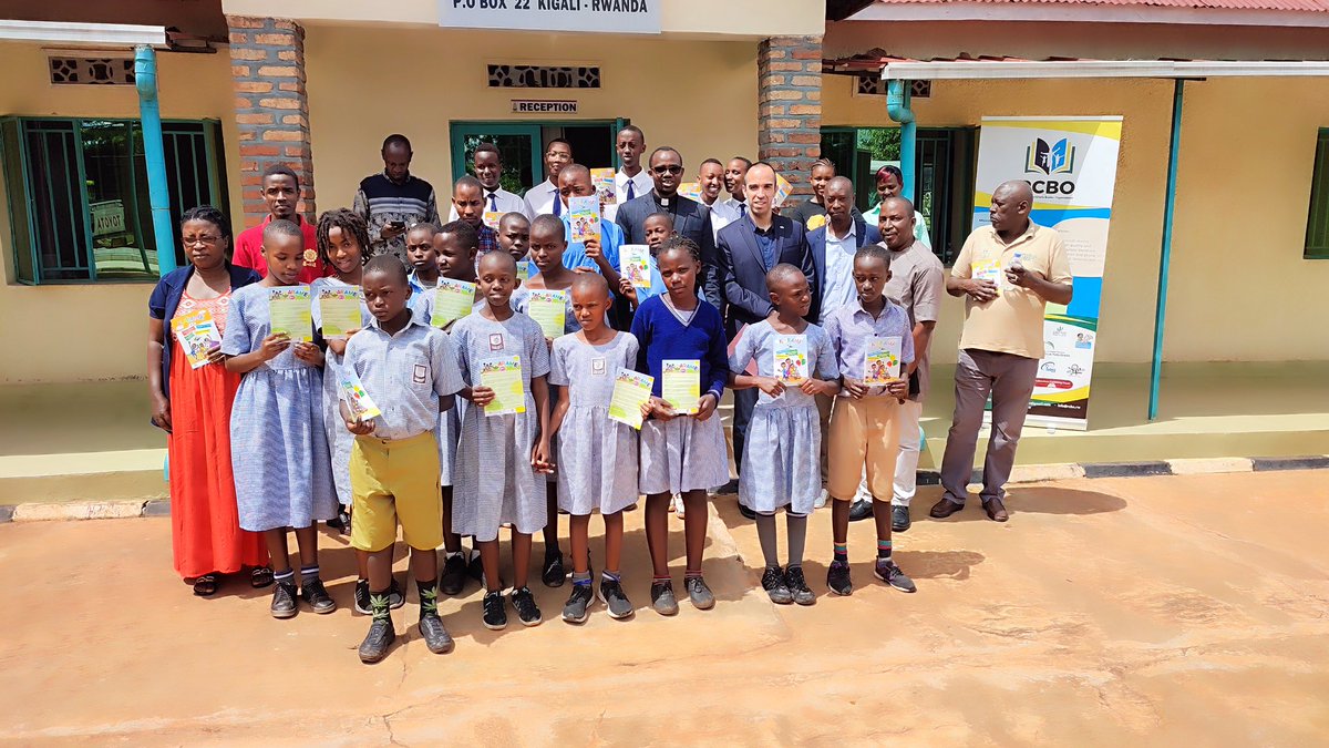 RCBORwanda's tweet photo. Cette semaine, la distribution du magazine Karame pour enfants s'est poursuivie à Kayonza et Rwamagana en partenariat avec @ambafrancerwa @SomaRwanda https://t.co/Y5zIe2SRgo