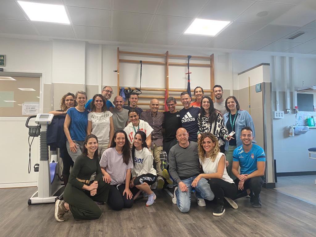 manuelgfisio's tweet photo. Ayer y hoy he tenido el placer de poder hablar y debatir acerca de “Fisioterapia en lesiones LCA” a los maravillosos compañeros del @ASCostadelSol #Marbella #Grupazo #Un_abrazo https://t.co/mMvIPmX01C
