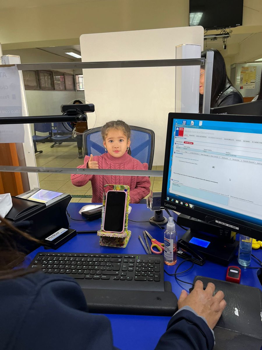 RC_Coquimbo's tweet image. Seguimos sumando #niñosyniñas felices 👦🏽👧❤️ en oficina de #LaSerena @RegCivil_Chile al obtener su primera #céduladidentidad 👏🏼👏🏼👏🏼 #Sábado @DanyJacob @Minjudhcoquimbo