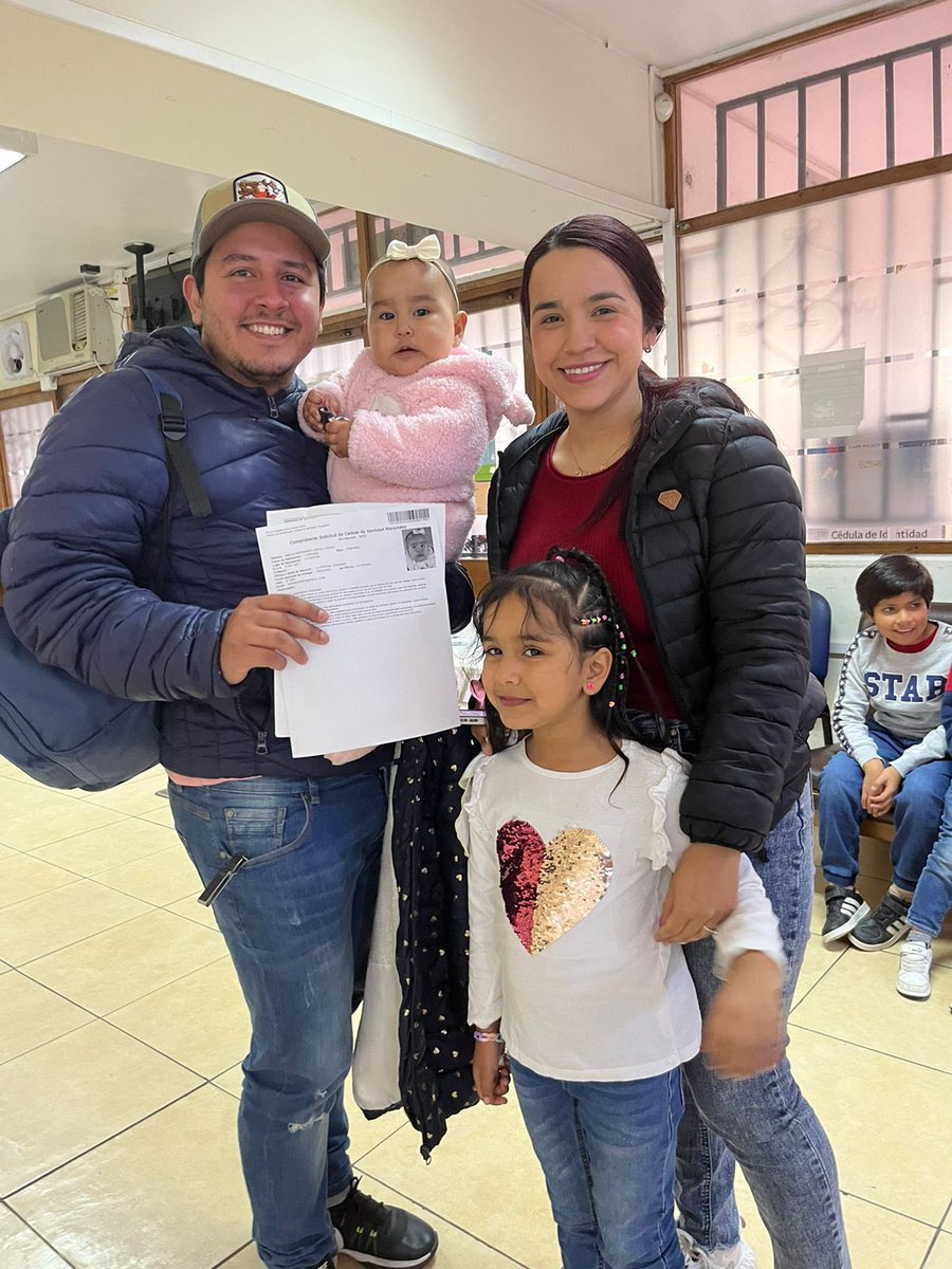 RC_Coquimbo's tweet image. Seguimos sumando #niñosyniñas felices 👦🏽👧❤️ en oficina de #LaSerena @RegCivil_Chile al obtener su primera #céduladidentidad 👏🏼👏🏼👏🏼 #Sábado @DanyJacob @Minjudhcoquimbo