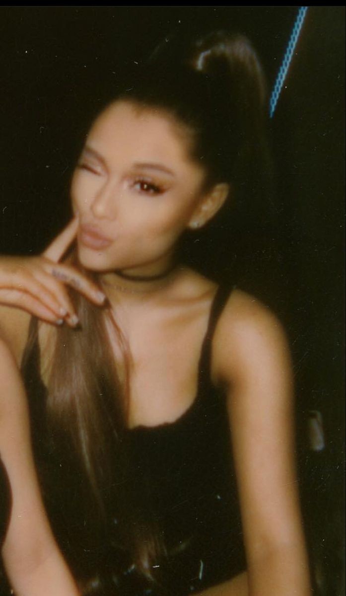 ariisafeplace's tweet photo. ariana grande. https://t.co/1WOr7ngf96