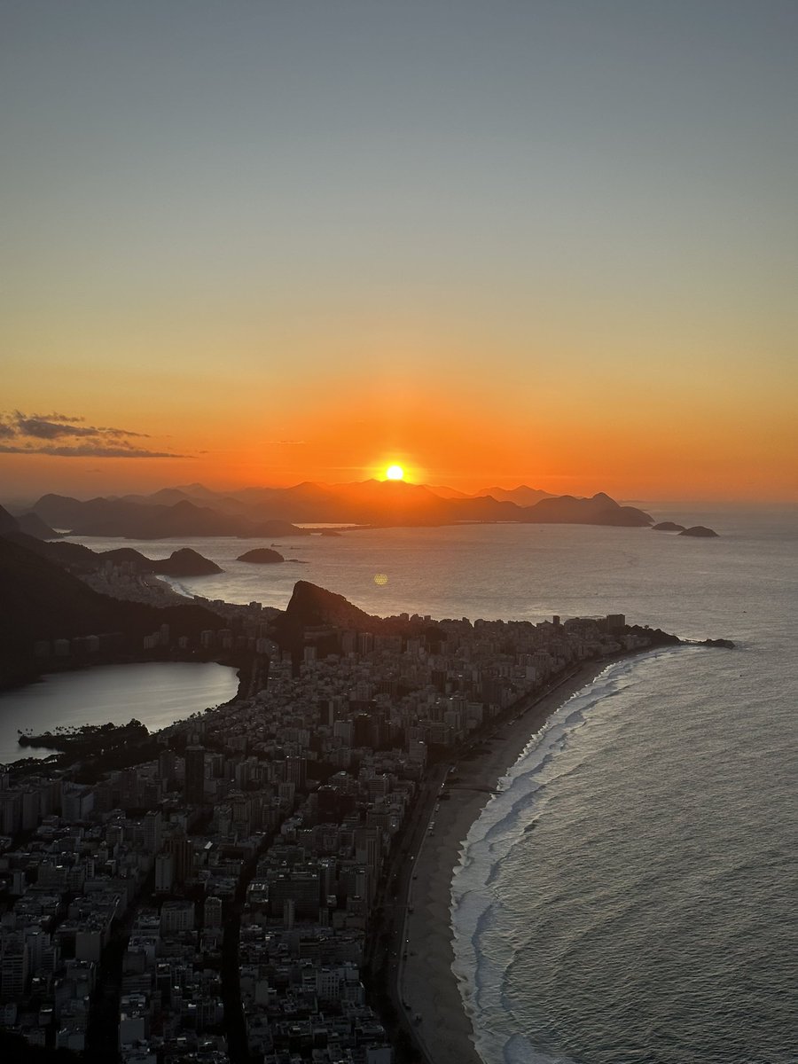 raphaeldeangeli's tweet photo. madrugar no rio é bacana https://t.co/sp7iaZKO5C