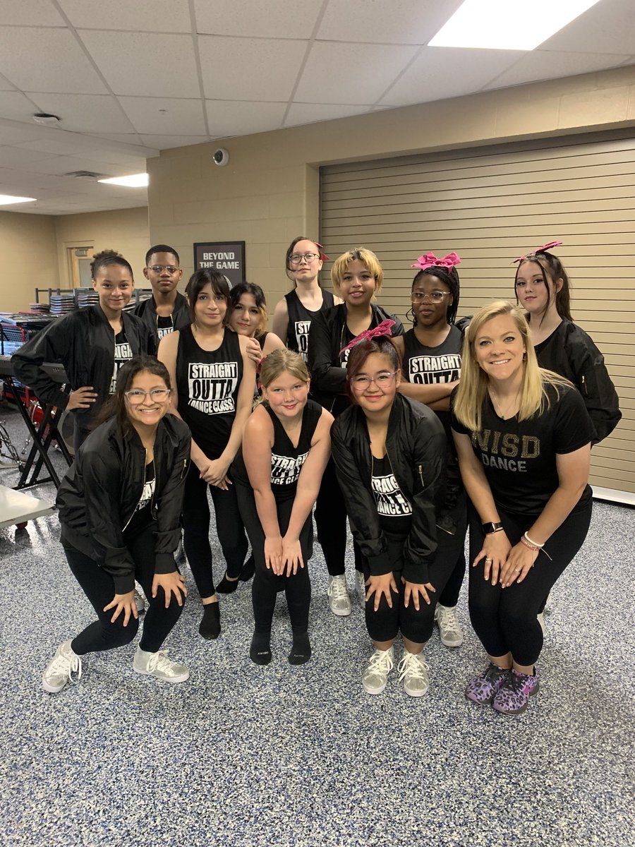 Ready to rock it out at <a href="/NISD_FineArts/">Northside Fine Arts</a> #ArtFest with some of my favorite people! #ThisIsHipHop #BidiBidiBomBom #Ponytail #ProudDanceTeacher <a href="/NISDHobby/">William P Hobby</a>