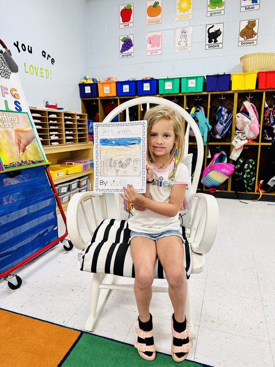 mrskenzieadamsK's tweet photo. This week our sweet friend from @tayloragnewK’s class came to share her personal narrative with us! @RockfieldE https://t.co/HXaE1xHET6
