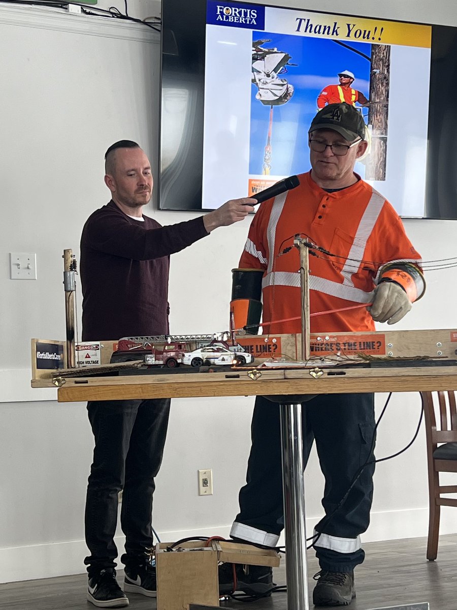 DamageWoloski's tweet photo. This past week .@ATCOGas & .@FortisAlberta had the pleasure of presenting to the awesome crew members of .@DennisDirtworx we had lots of laughs while sharing the Damage Prevention Message #Safety #Damageprevention #ATCO #Fortisalberta #CoaldaleAB #Atcogas https://t.co/4voUUPfAl0