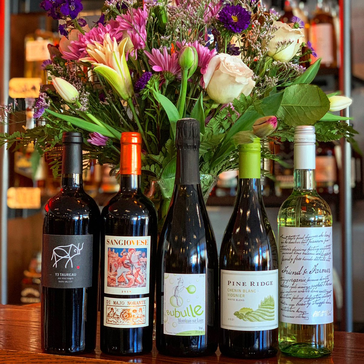 We’ve got your Earth Day needs covered! 
🌎💚🏷️💯🎉
Did you know all the bottles with green labels in our shop are organic wines!? Stop out and discover a new favorite!
We’re open until 8 o’clock tonight!
110 Chautauqua Avenue
Lakewood, NY
716-763-4000 
info@bagandstringwine.com