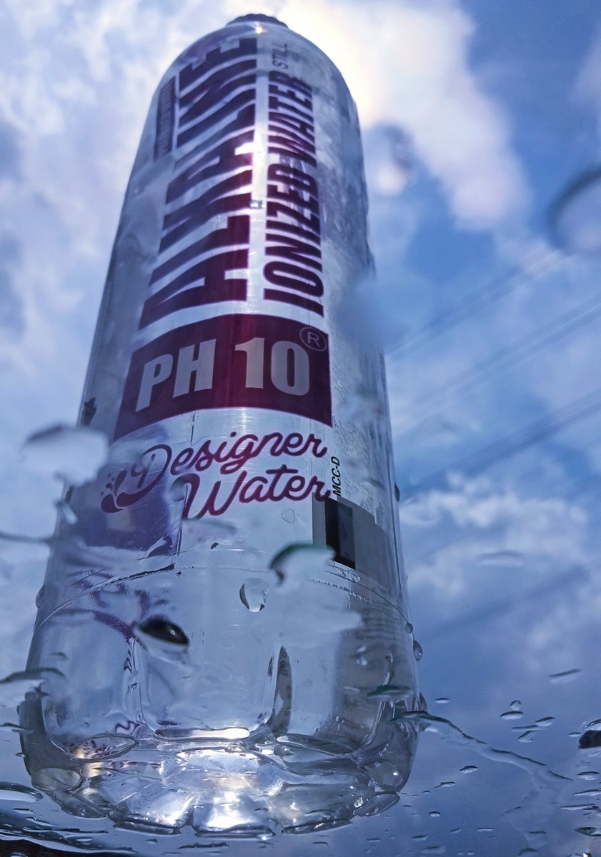 createwithmusa's tweet photo. Product photography..... stay hydrated ALWAYS
#ugccontentcreator #designerwater #ugcsa https://t.co/EVsQimAEEQ