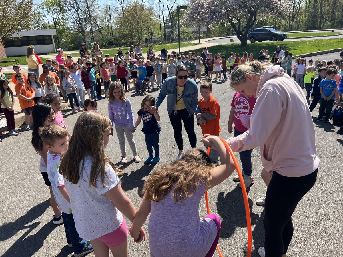 HighlandTigers's tweet photo. Loving our first outdoor spring town meeting! @PEwithMsStruble https://t.co/lX0gqK3hE5