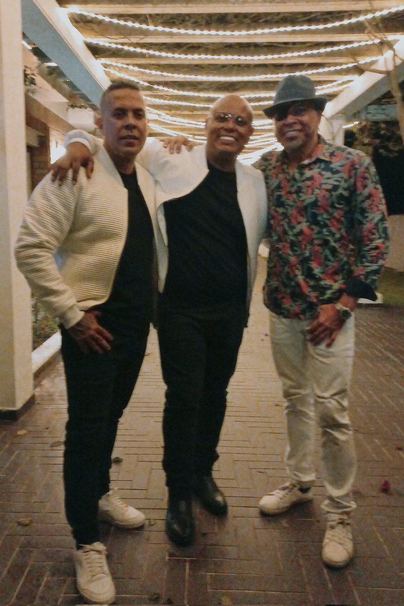 _GustavoGerardo's tweet photo. Jueves 20, Guatapé.
Evento privado con mis hermanitos de la vida @charlieandrade8 y @jairoandradet @MusicLosandrade
Gracias siempre mis malandrines.
Los quiero de corazón.
#Salsa #TalentoUnido #Colombia #Venezuela #Medallo #Guatire #Bendiciones #DiosEsBueno #GustavoGerardo https://t.co/2sUzkMiU7k