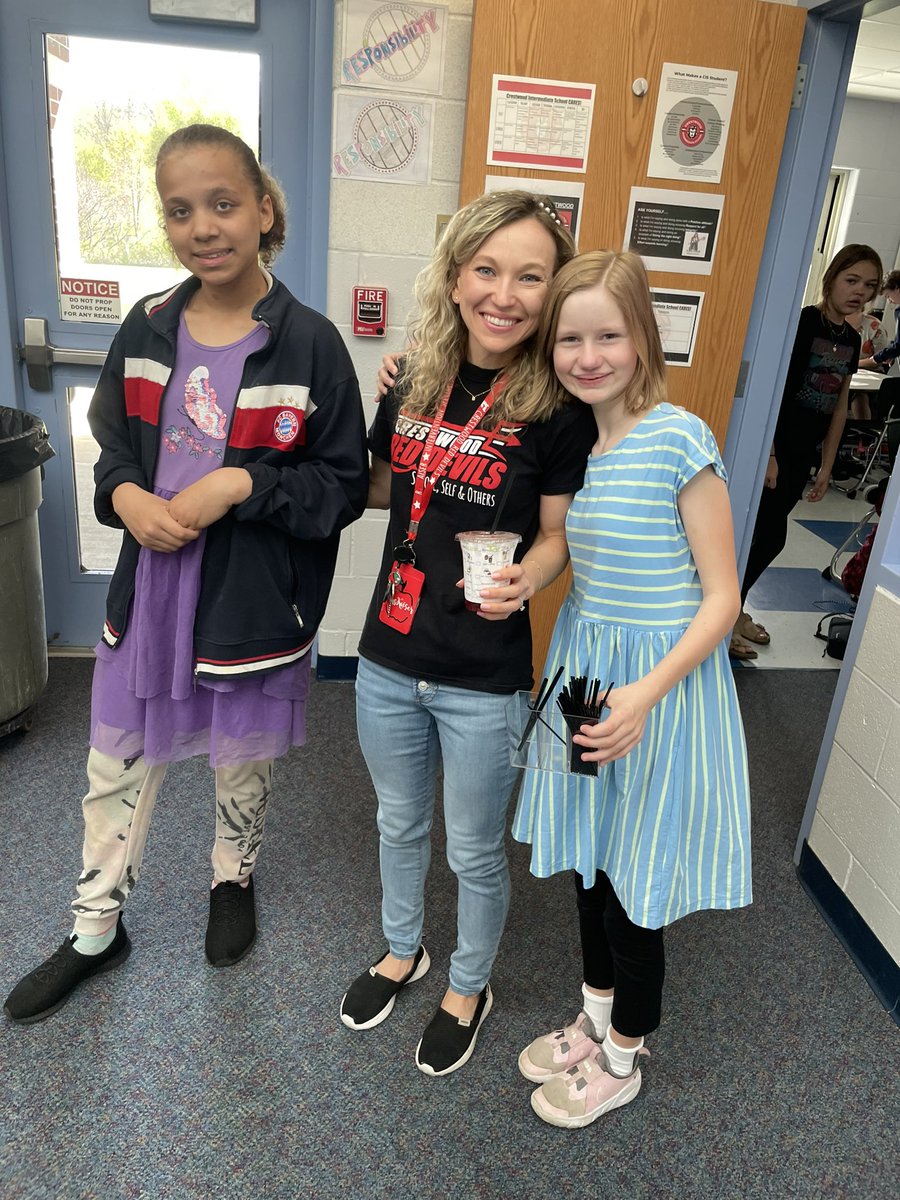 Community service club friends helping with the coffee cart deliveries! The teachers loved our new menu item for spring… Lemonade! 🍋