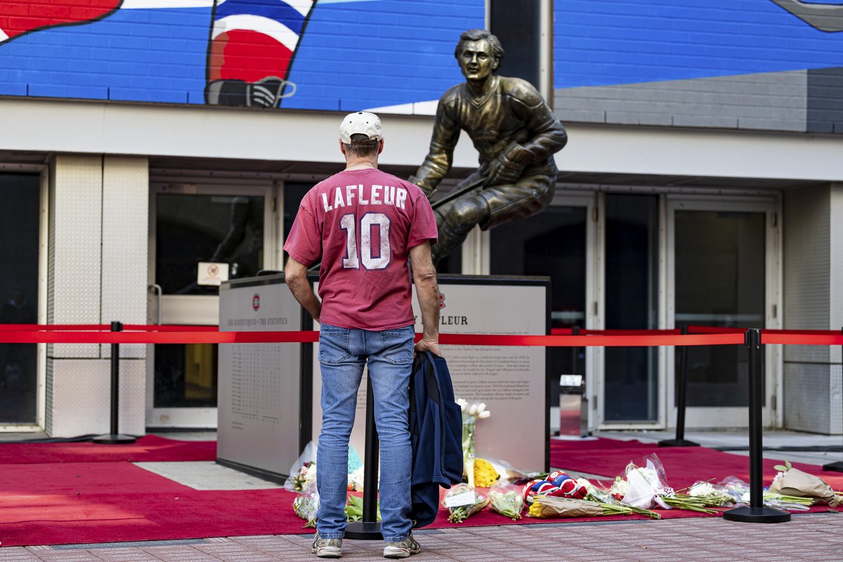 CanadiensMTL's tweet photo. A year ago today, we lost the legendary Guy Lafleur. 🕊️❤️

#GuyGuyGuy https://t.co/o80AvpR8jc