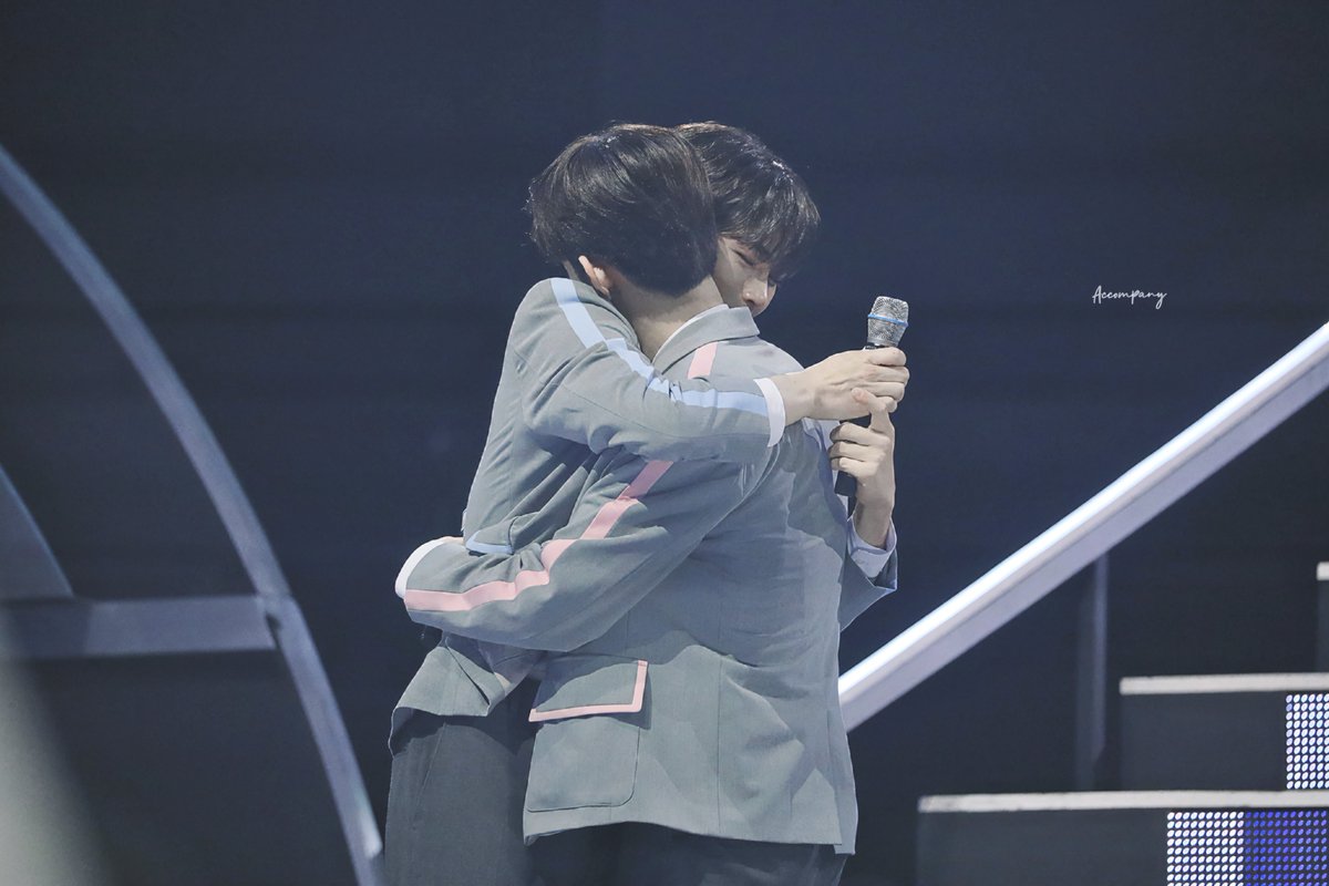 Accompany_bn's tweet photo. 230420 파이널 

꼭 행복하세요…

#장하오 #ZHANGHAO  #章昊 #성한빈 #SUNGHANBIN  #보이즈플래닛 #BOYSPLANET #ZB1 #빈늘 https://t.co/jlh4yvlk8T