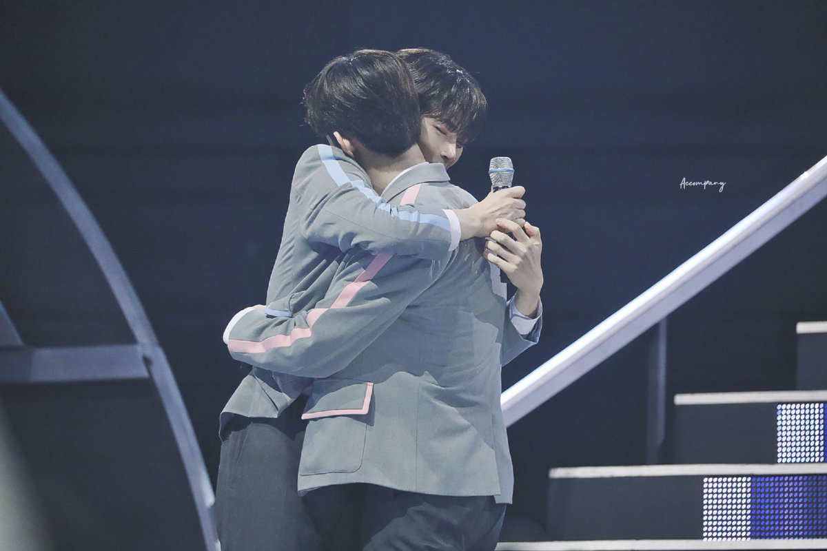 Accompany_bn's tweet photo. 230420 파이널 

꼭 행복하세요…

#장하오 #ZHANGHAO  #章昊 #성한빈 #SUNGHANBIN  #보이즈플래닛 #BOYSPLANET #ZB1 #빈늘 https://t.co/jlh4yvlk8T