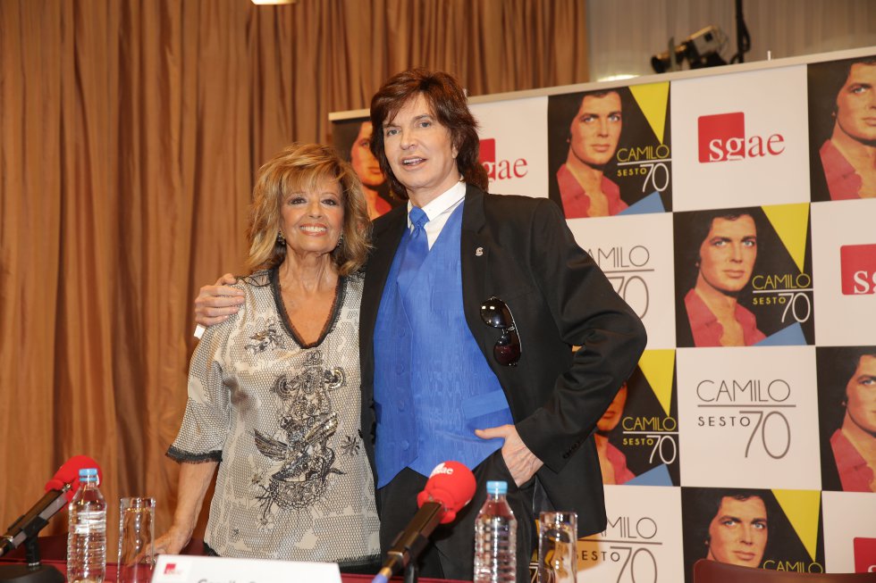 CamiloSesto_U's tweet photo. 🗓 #Año2016 #16DeSeptiembre.
#CamiloSesto presenta #Camilo70.📀
El lanzamiento de este recopilatorio, es acompañado de la periodista #MaríaTeresaCampos y coincide con el cumpleaños 70 del Artista Español.🇪🇸
#CamiloSesto #CamiloSestoUniversal. https://t.co/tR4fnuJo3D