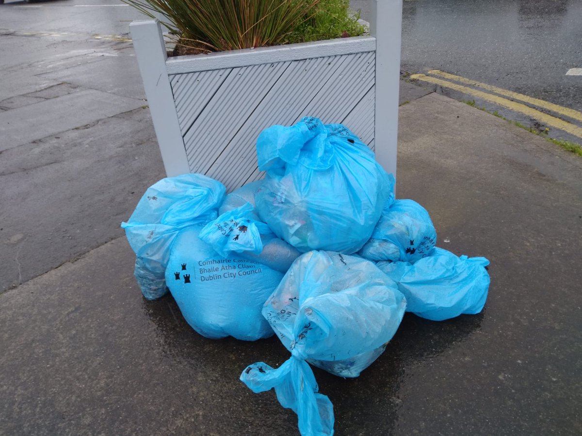 ArtaneTidyGroup's tweet photo. Our first #DublinCommunityCleanUp - Happy #EarthDay2023 everyone! #LovelyArtane #CommunityVolunteers #MakingADifference https://t.co/cIbOVzZfgl