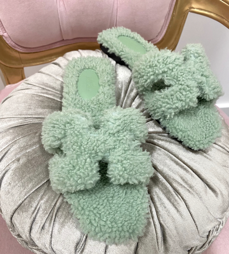 Papillonkia's tweet photo. 🚨We urgently need your pieces🚨 Sell or consign to us and earn upto 80% off the selling price 💸 

https://t.co/5yELZO9R8W

#Papillonkia  #CircularEconomy #PrRequest https://t.co/0jzF09FeRm