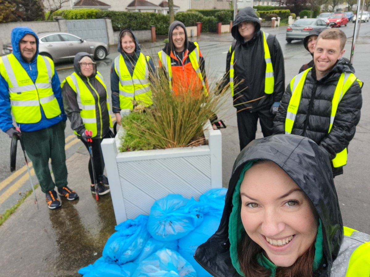 ArtaneTidyGroup's tweet photo. Our first #DublinCommunityCleanUp - Happy #EarthDay2023 everyone! #LovelyArtane #CommunityVolunteers #MakingADifference https://t.co/cIbOVzZfgl
