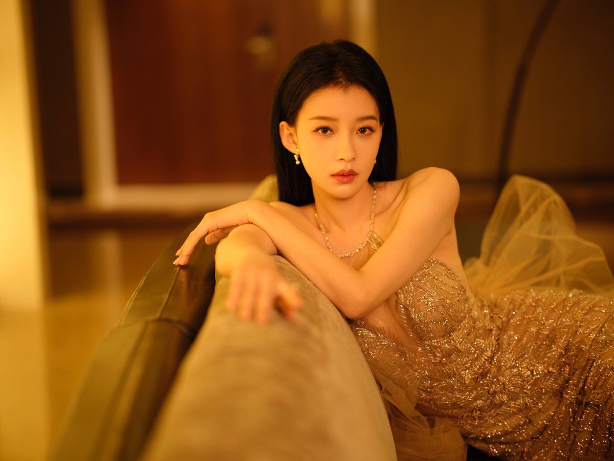 dramaskfan's tweet photo. #SunYi p/ a cerimônia de abertura do 13º Festival Internacional de Cinema de Pequim
+ fotos:https://t.co/wNnrS1pQGL
#孙怡 #TheWindBlowsFromLongXi #HengshanHospital #TwistedFateOfLove #BeTogether #HelloProcurator #IrreplaceableLove #AllOutOfLove #SiegeInFog #LegendOfMiYue #cdrama https://t.co/XJSRsyn3QD