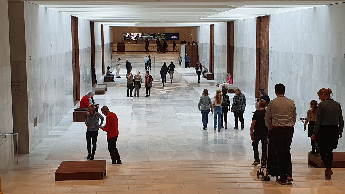 bjhilgers's tweet photo. Fantastisch de nieuwe entree onder de basse-cour bij @paleishetloo. Vandaag voor het eerst geopend. Gisteren geopend voor de Koning vandaag voor het gewone gepeupel, zoals ik. 😉 Mooi geworden hoor. Echt grandeur. Hoe mooi modern en klassiek chique samen kunnen gaan. Superdruk! https://t.co/fRwkVWAy4y