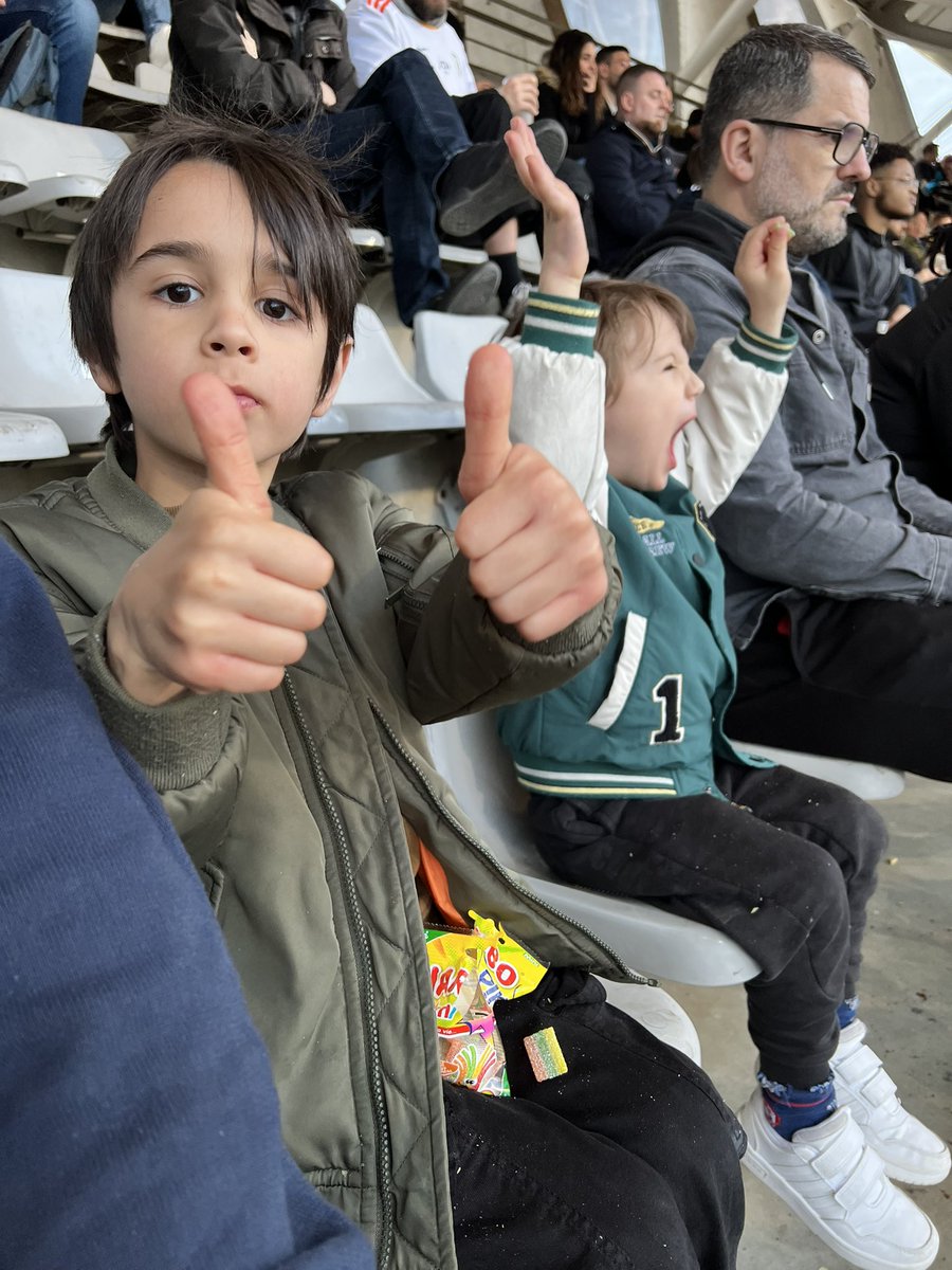 KaiserSor's tweet photo. Super soirée sur 3 générations à Charlety pour soutenir le @ParisFC ! Merci @ParisSorareClub #ballab #SorareonTour
A noter kebbal 💯 bonne recrue 🔥🔥🔥
Merci pour ce jeu, ces expériences 🚀@sorare @ni2las https://t.co/cGYh3ibyDH