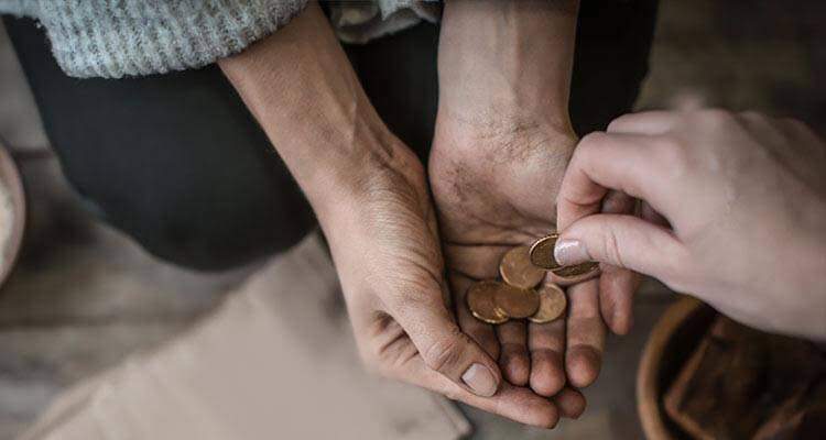 الصّــدقة : تُديم النّعم ، وتدفع النّقم ، ترفع البلاء ، تستنزل الشّفاء ، تنجي من الكرب ، وتطفئ غضب الرّب،
"وما أنفقتم من شئ فهو يخلفه، وهو خير الرازقين"

#عيد_الفطر_المبارك