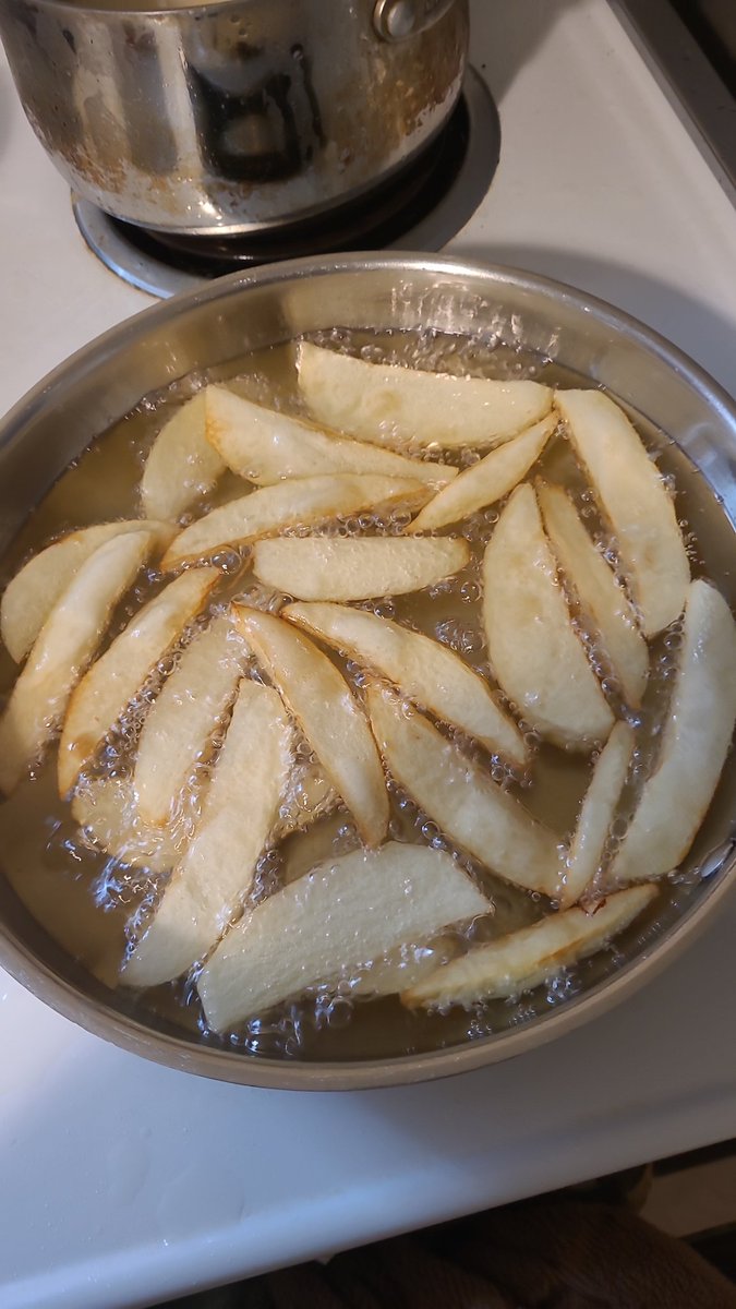 Ladyko12O's tweet photo. Homemade cheese fries is now in commence @AshleyPurdy @ICENINEKILLS @chenzomauro @ChrisMotionless @MIWryan @justinxMIW @rickyolsonx @JoshBalz @blackveilbrides @andyblack @christiancoma @JinxxBVB @JakePittsBVB @spencerink @joeoqt @DSugarmanMusic @rickyarmellino @PAT_terns https://t.co/mLz3Z4C6ec
