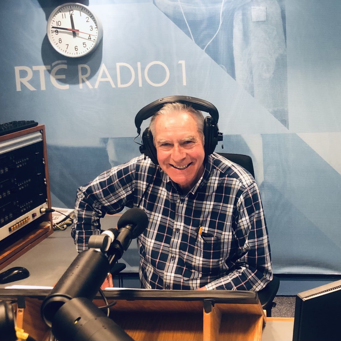 RTESunMisc's tweet photo. "He surveyed the landscape, took a short stroll then stopped decisively, declaring: ‘This it.’
‘It?’ What was ‘it?’ We were in the middle of a road in the middle of nowhere, surrounded by bogland..." @PeterTrant1 is up first this morning with A Border Journey #Meenbog #Carrigans https://t.co/f3NTgODUpu