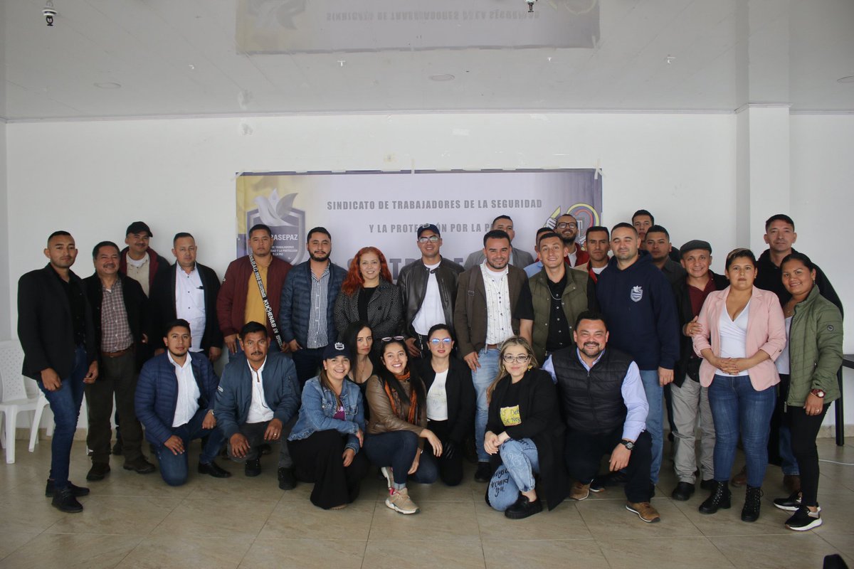 comuna_iskra's tweet photo. Culminamos con éxito la elección de la subdirectiva Bogotá- Cundinamarca de @SINTRASEPAZ. Felicitaciones a los compañeros que asumen este nuevo reto, en especial a Liliana Burgos y Patricia Rojas integrantes de ISKRA. https://t.co/udGNjBUo6Q