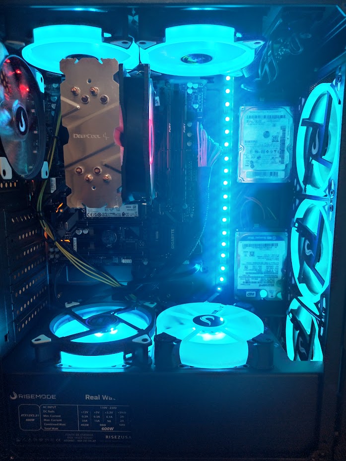 ELJusticeiro's tweet photo. #SETUPLOCKGAMER
AMD Ryzem 5 5600g 
B450m DS3 H V2 
Fonte Rise Mode Atomic, 600 W
RAM fury DDR4 2 x 8GB 1 Hyper X 3200 mhz 
SSD Kingston Snv2s/500g Azul 
Gabinete Aigo 
Mouse Red Dragon Nothosaur
Teclado TeamWolf Blue
8 Coolers Rise Mode /DX3
PIC 3 em 1 (ta avisado) https://t.co/QO8RwtqtMI