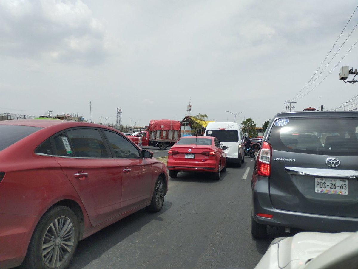 adnnoticiasmx's tweet photo. 🚨 #AlertaADN

Hay cierre a la circulación en Avenida Central a la altura del Metro Ecatepec en dirección a Ciudad Azteca, por un grupo manifestantes que exigen la aparición de la menor Diana Amajacij Hernández https://t.co/ditIruU2OT