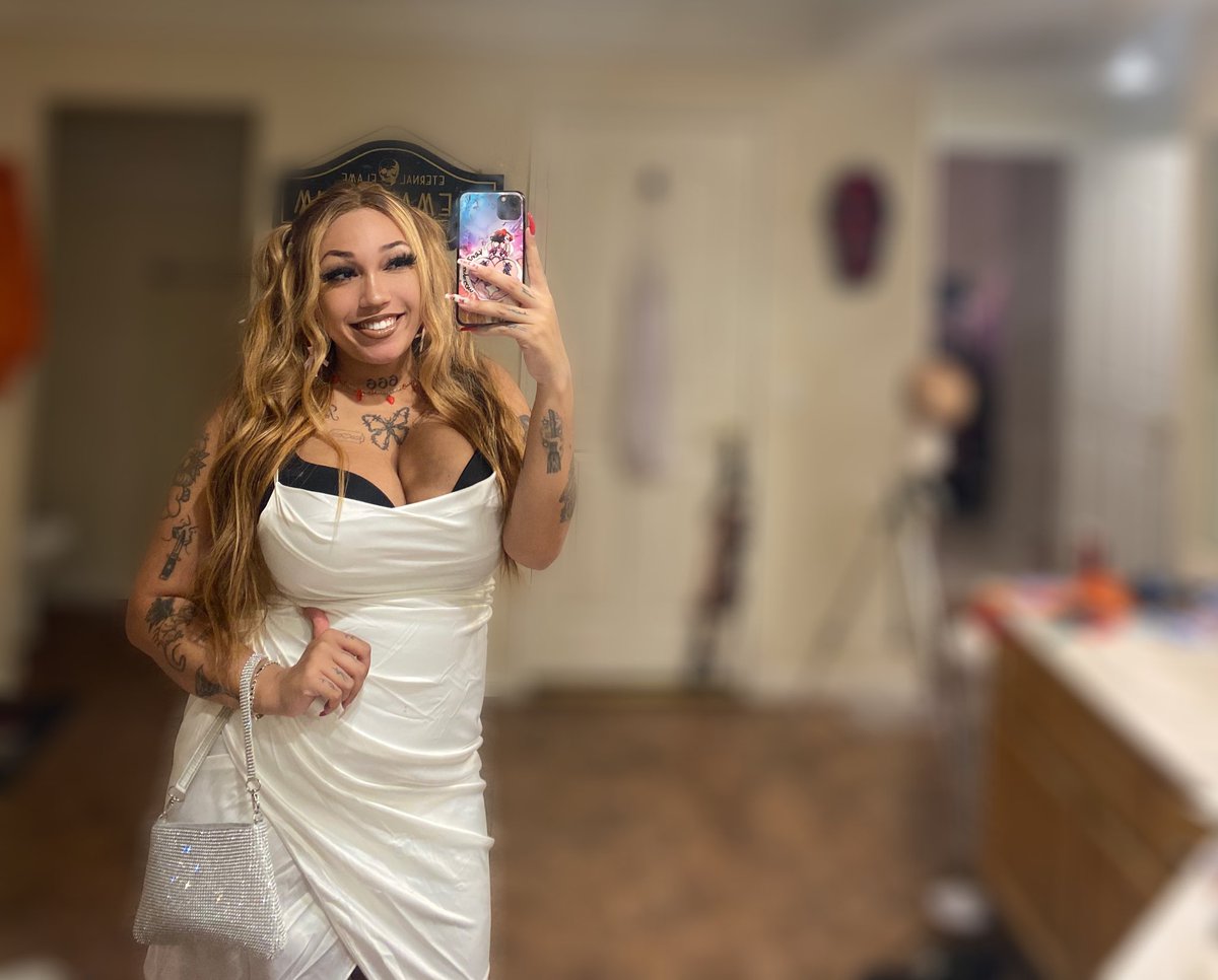 thegothbaby's tweet photo. it’s my birthday 🥳🥳🥳 https://t.co/mTyKAt40NP
