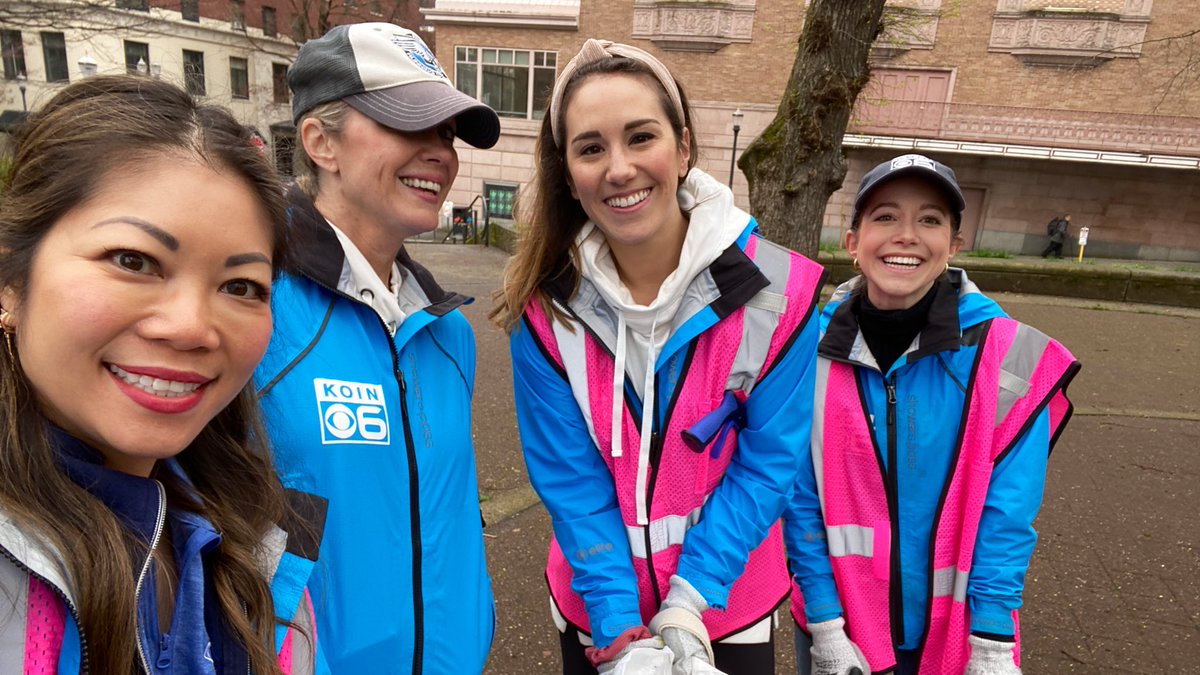 EliseKOIN's tweet photo. Spending this #EarthDay with @SOLVEinOregon — helping save our planet one trash bag at a time. 🌍 🗑️ ♻️ https://t.co/WnPo6xTdN3