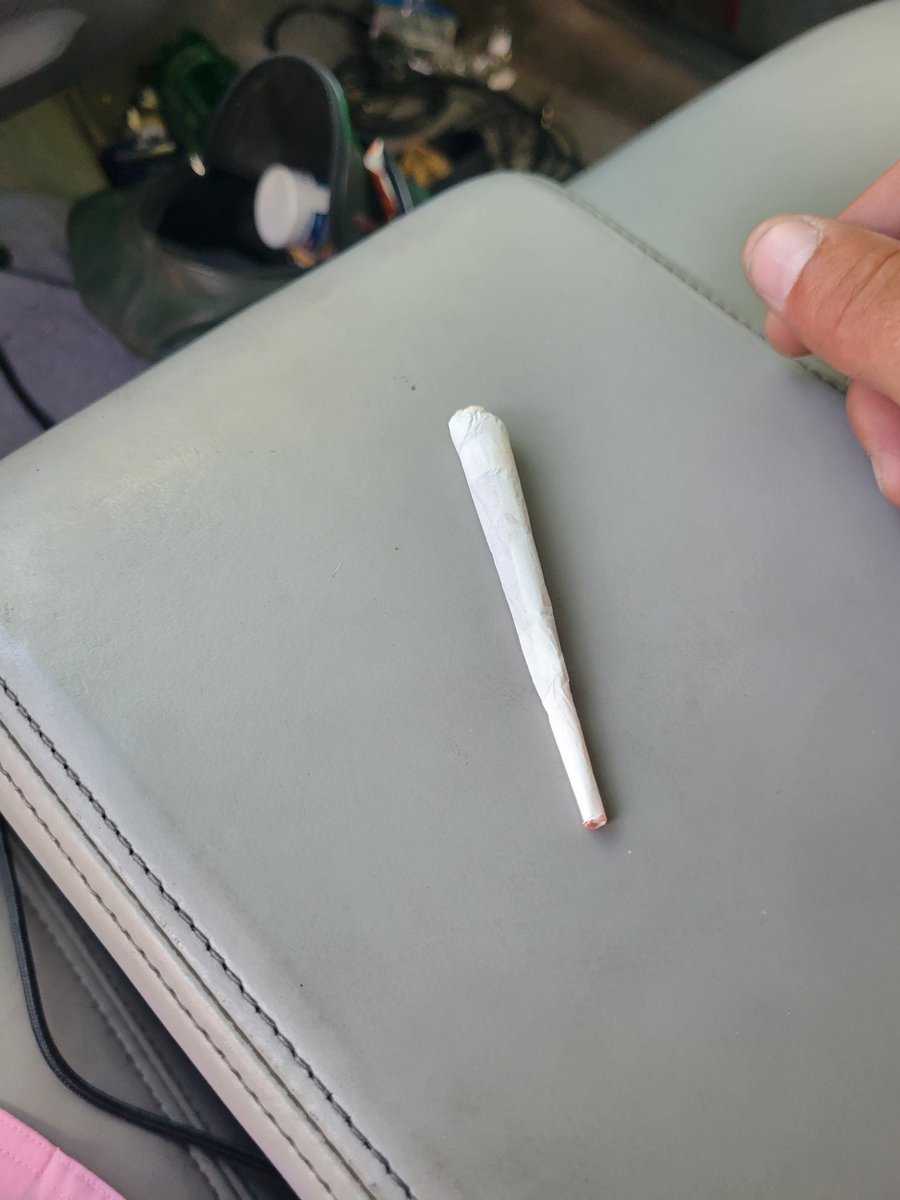 Just found a #spliff in my first #summershirt of the season. (From last year!) I'm so gonna smoke this shit! 🤣🏴‍☠️👑