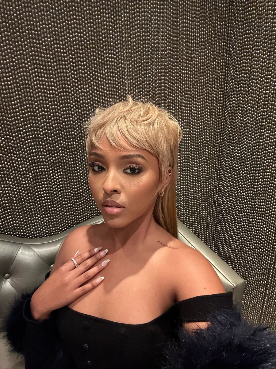 hellosemii's tweet image. Highest elevation of self. #RAREones ✨