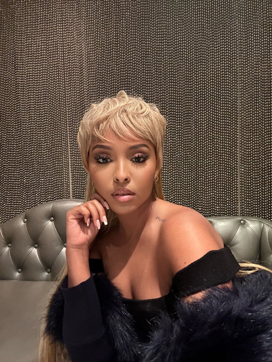 hellosemii's tweet image. Highest elevation of self. #RAREones ✨