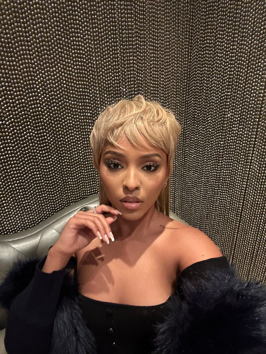 hellosemii's tweet image. Highest elevation of self. #RAREones ✨