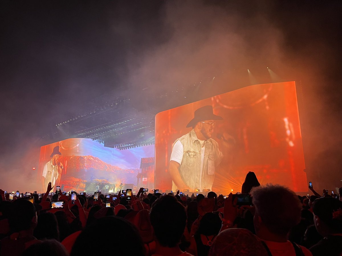 D_cDC's tweet photo. #BadBunny haciendo historia en #COACHELLA2023 con José Feliciano y Grupo Frontera 😎 https://t.co/EAX5mYyYuv
