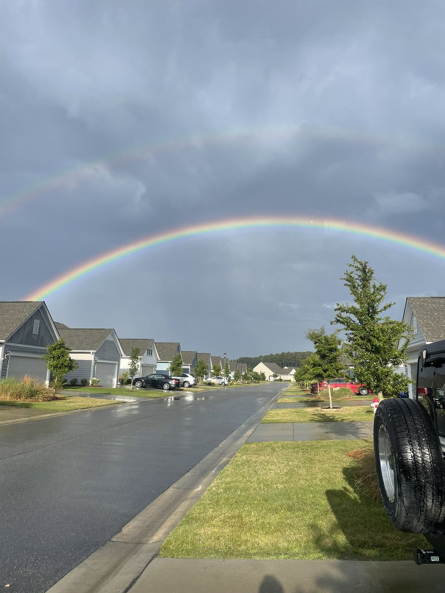 Double rainbow all across the sky! #rainbow #doublerainbow
#willitstarttolooklikeatriplerainbow?
#nature