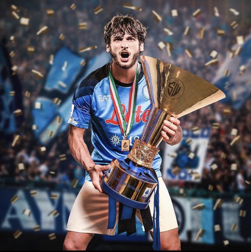 8 punti al sogno di una vita.
8 punti per vincere il campionato che ci raccontano essere il meno competitivo quando 5 squadre che vi militano sono in semifinale delle coppe europee.
8 punti per vedere il vostro fegato marcire.
8 fottuti punti e siamo campioni d’Italia