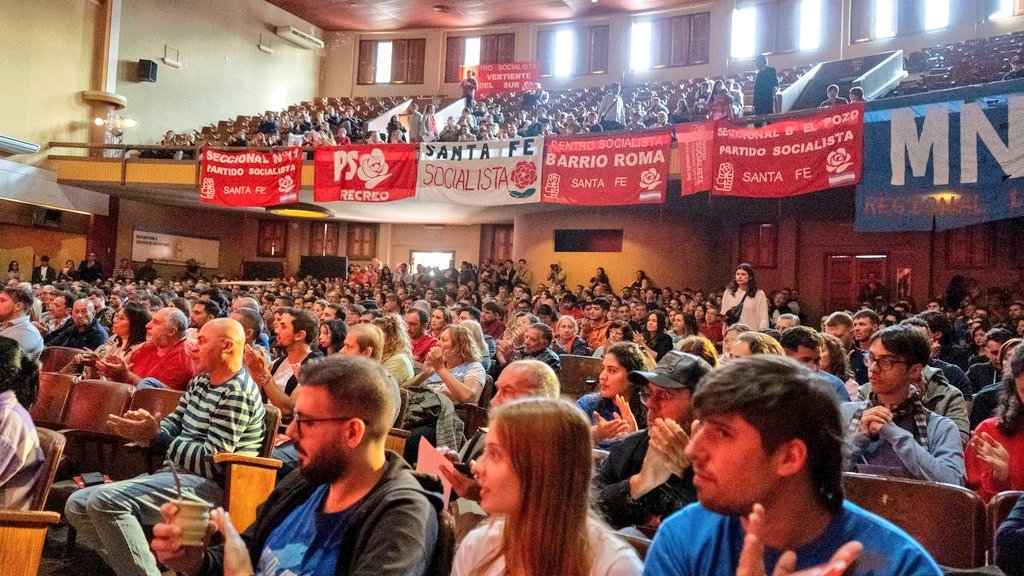 giselmahmud's tweet photo. Compañeras y compañeros de toda la provincia nos volvimos a encontrar en un nuevo Congreso Extraordinario del @PSsantafe para debatir y avanzar en una construcción que le devuelva la esperanza a Santa Fe, tenemos la convicción y la experiencia para hacerlo ✊🌹 https://t.co/GW1XuU0jcM