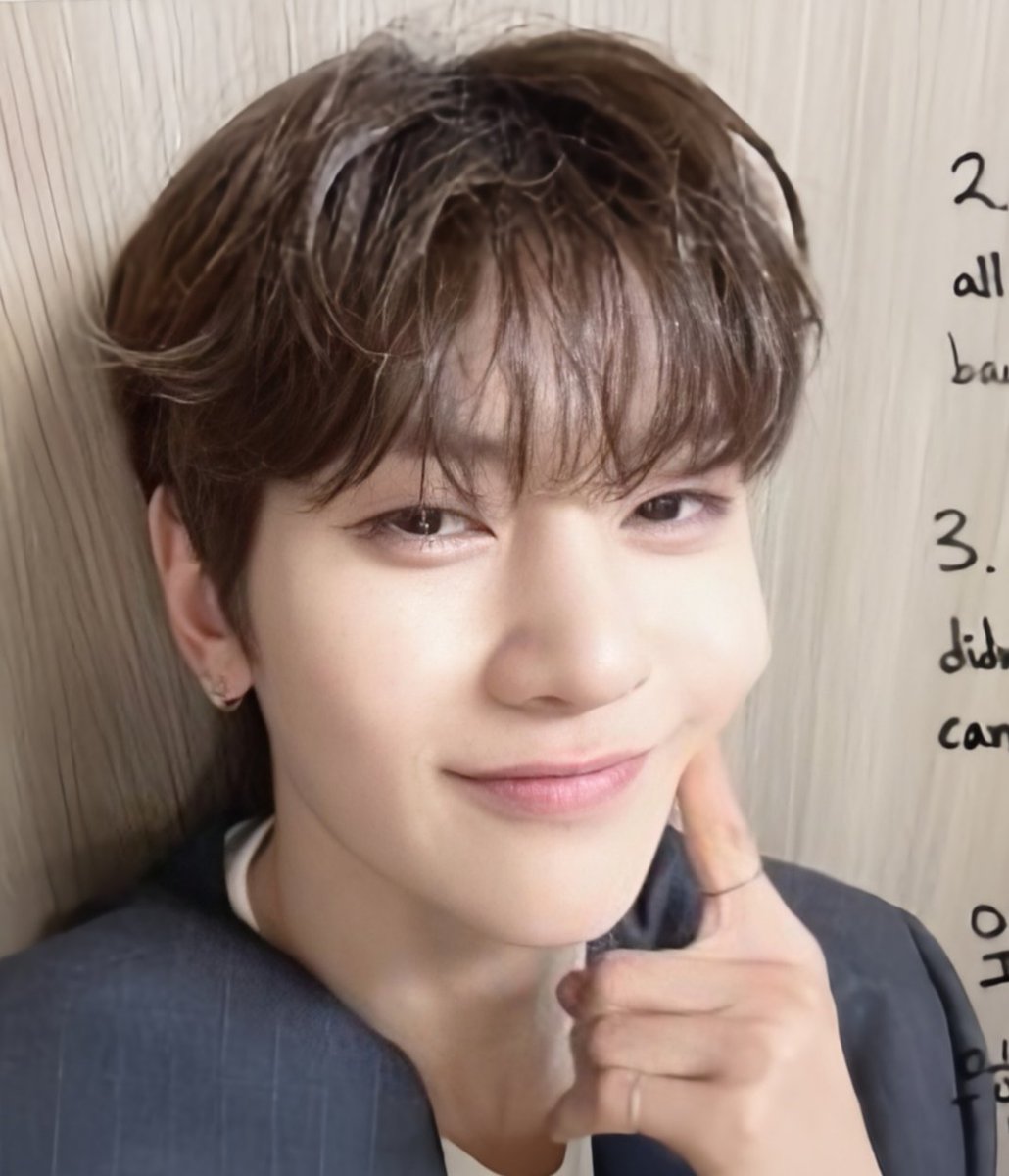 SeokMatthewNoti's tweet photo. Mensaje de Matthew como miembro de ZB1

Todavía estoy soñando ¿Verdad? Durante la transmisión en vivo, realmente no esperaba poder lograrlo, así que no pude decir todo lo que realmente quería, me sentí muy decepcionado por eso ππ pero ahora tengo la chance de hacerlo !! https://t.co/yp0096ELYl